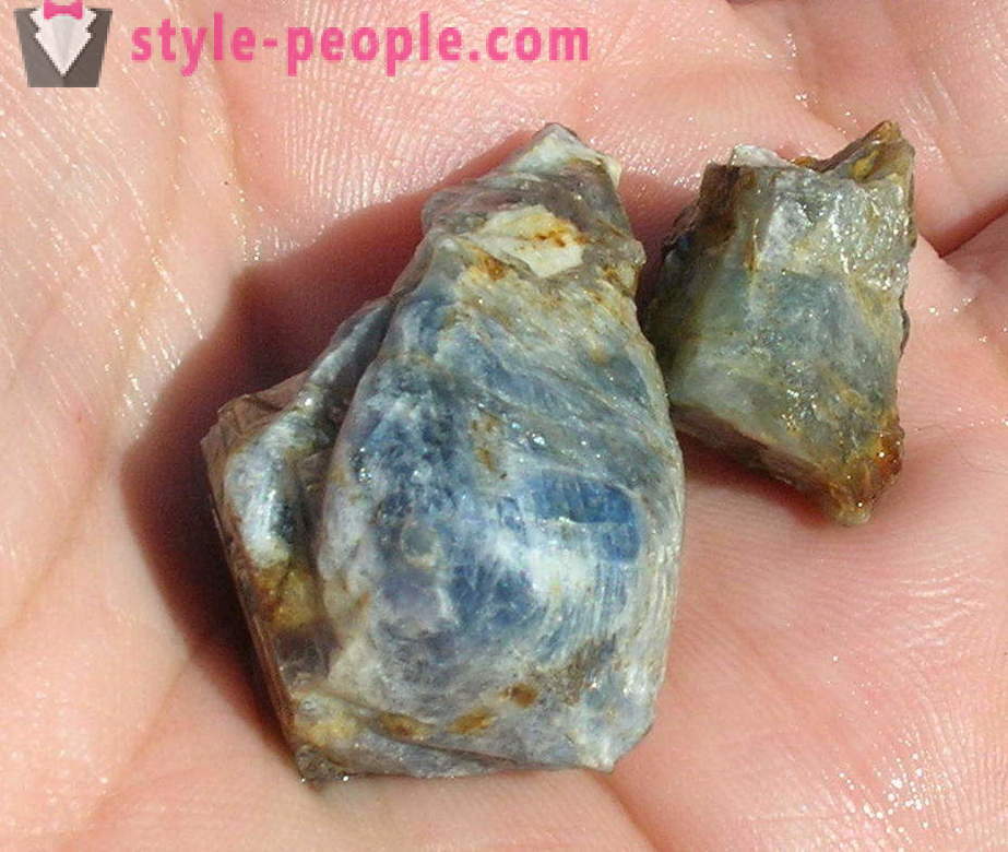 Star сапфир: описание камък, снимки в бижута