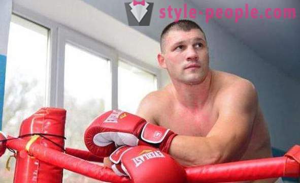 Евгени Романов: недооценен руски боксьор в тежка категория