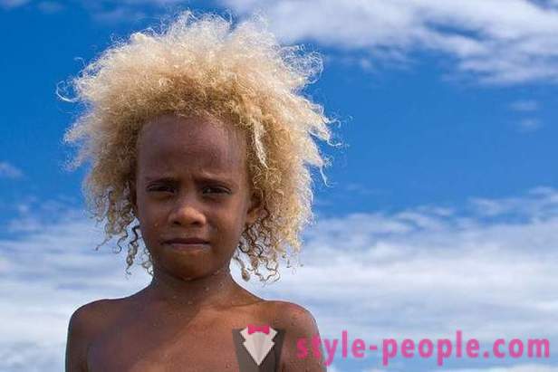 Историята на черните жителите на Меланезия с руса коса