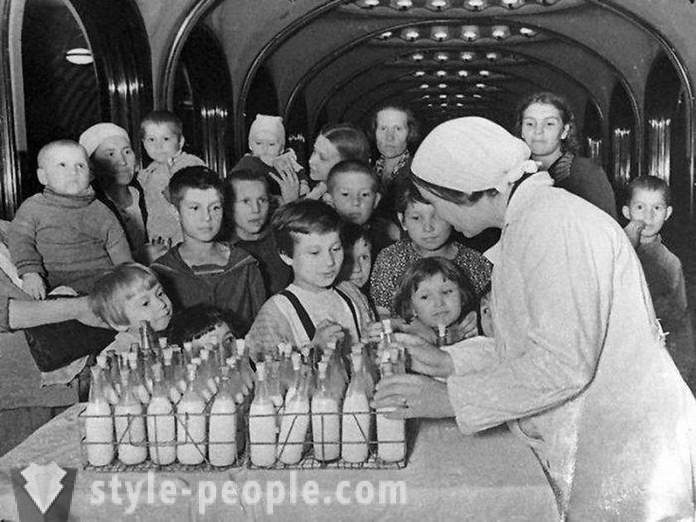 Московското метро, ​​която е станала дом на много по време на войната