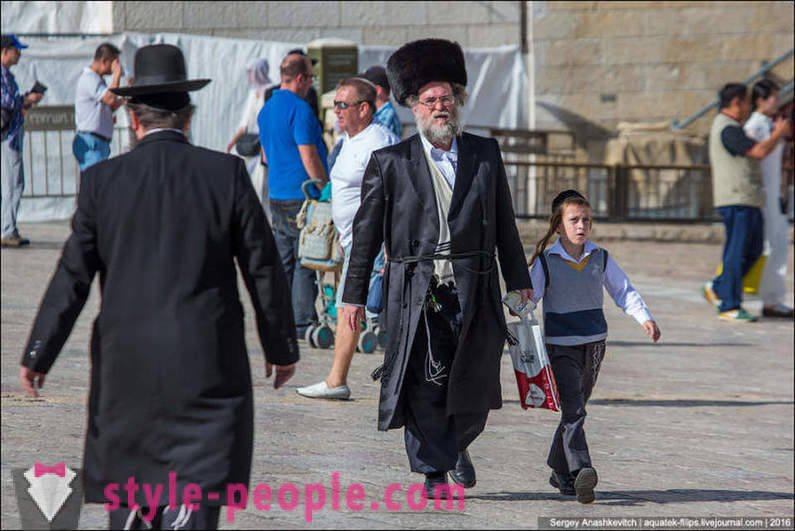Защо религиозните евреи да носят специални дрехи