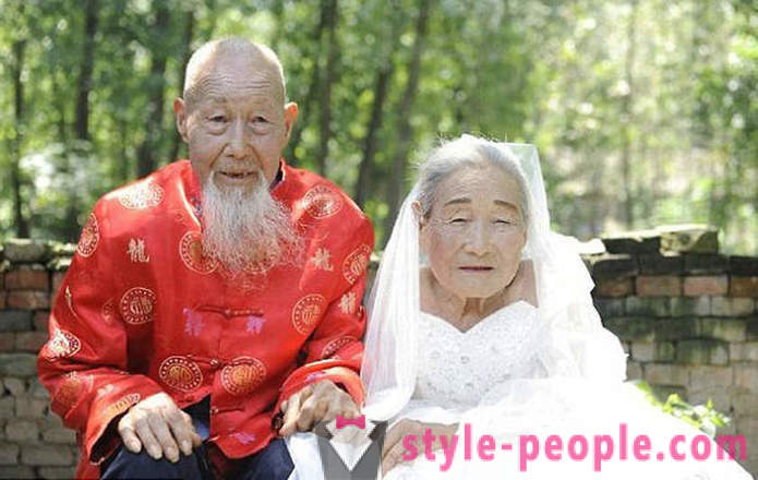 След 80 години брак, двойката най-накрая направи сватба фотосесия