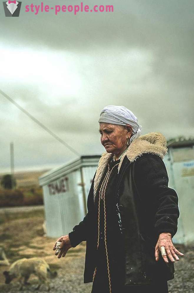 Уест фотограф прекара два месеца на посещение казахски шаман