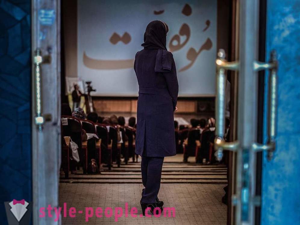 Ислям, цигари и Ботокс - всекидневния живот на жените в Иран
