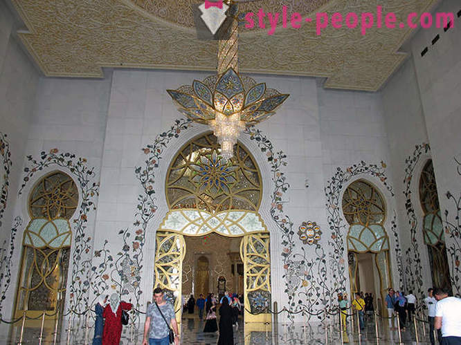 Sheikh Zayed Mosque - главната витрина несметен богатство на емирство Абу Даби