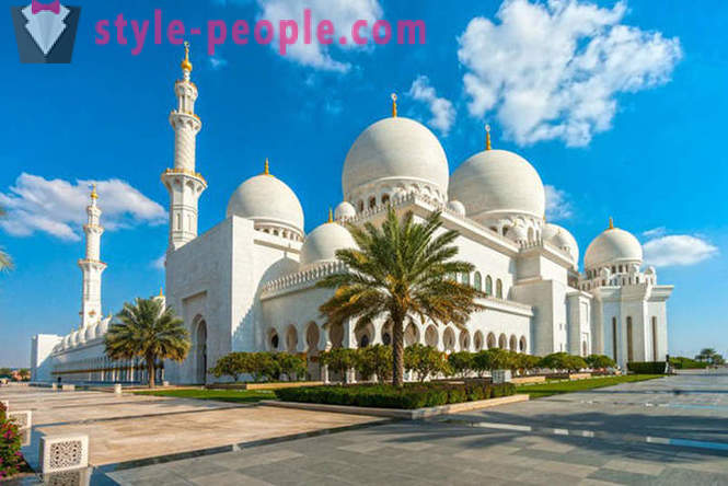 Sheikh Zayed Mosque - главната витрина несметен богатство на емирство Абу Даби