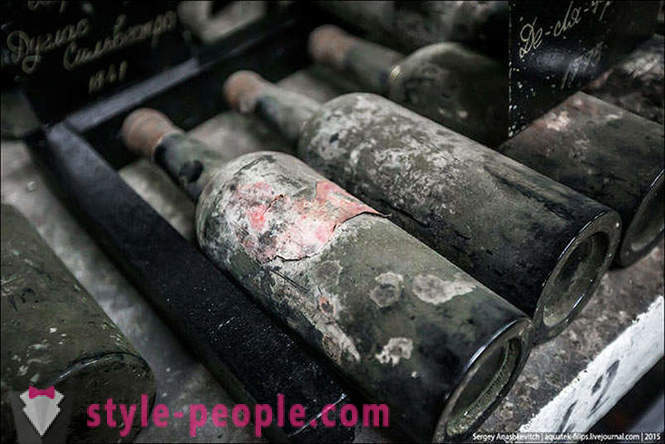 Известният Massandra колекция вино
