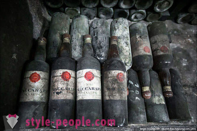 Известният Massandra колекция вино