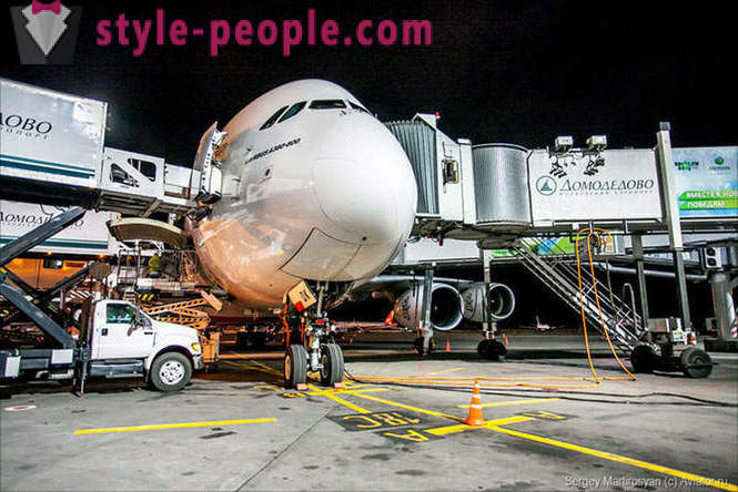 Как да служи на най-големия пътнически самолет в Домодедово