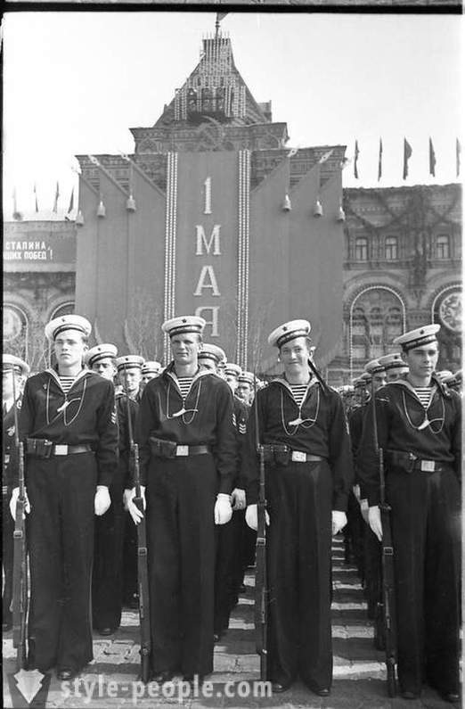 Парадът на Червения площад си на 1 май 1951 г.