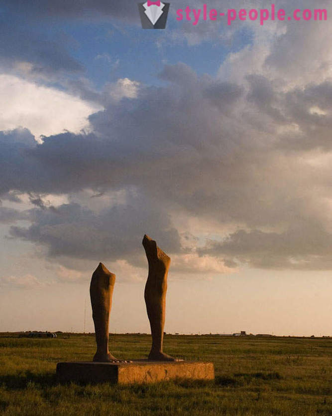 10 най-странните и странни статуи в света