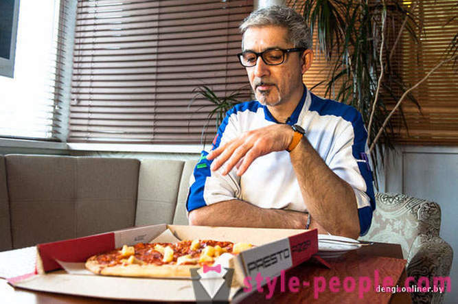 Италиански готвач опитва беларуски пица