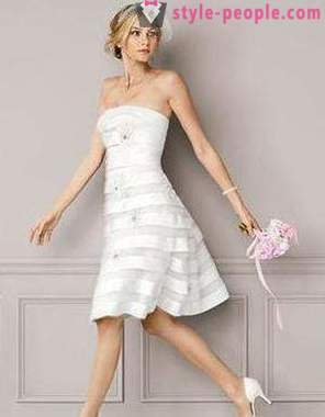 Lacy бели рокли кратко