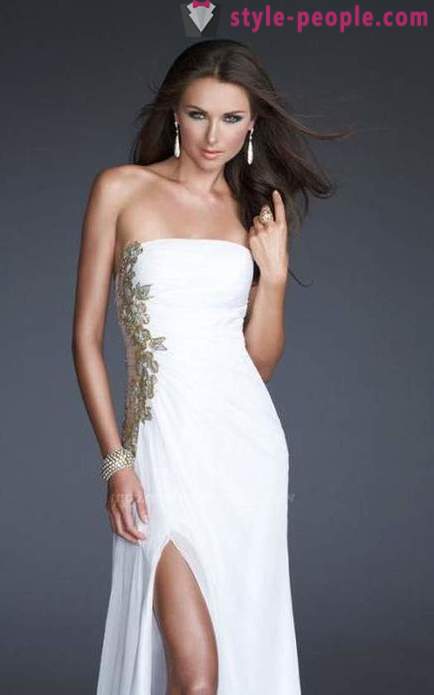 Бялата рокля на пода - стилен костюм