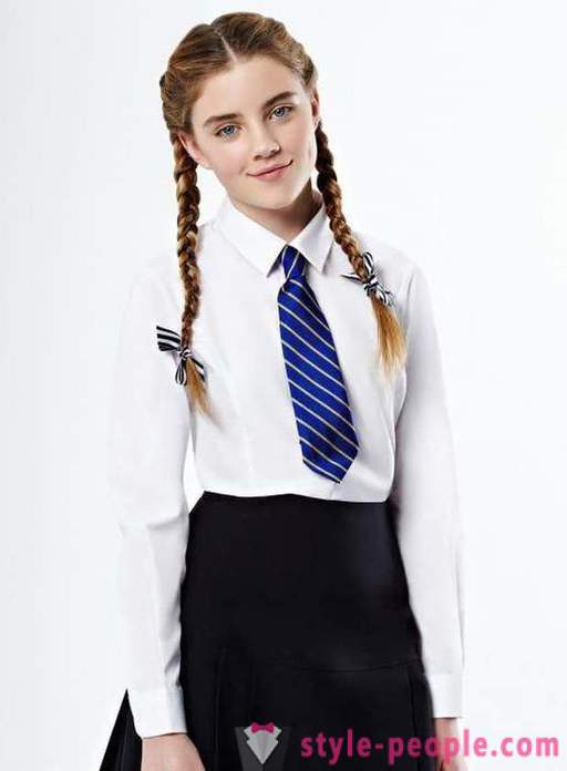 Изборът на блузи за момичета до училище
