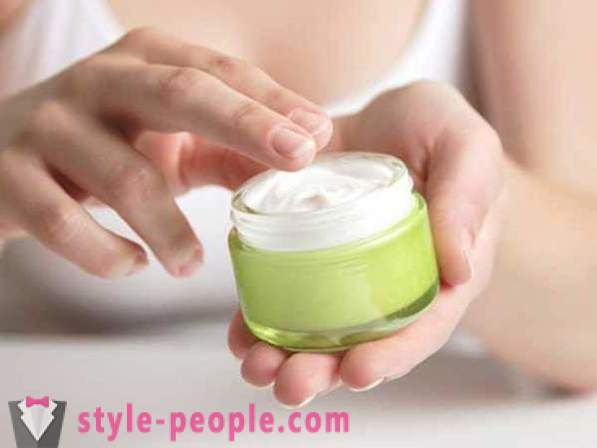 Как да изберем крем за лице за суха кожа: съвети и мнения козметици