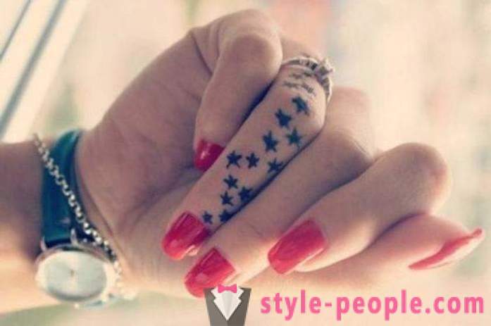 Татуировки на пръстите на ръцете - модна тенденция!