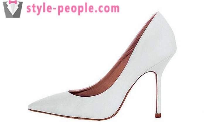 Бели обувки за модата