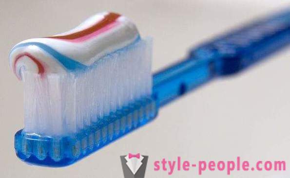 Като у дома си, за да избелите ноктите? Как да се облекчи вашите нокти с бани и паста за зъби?