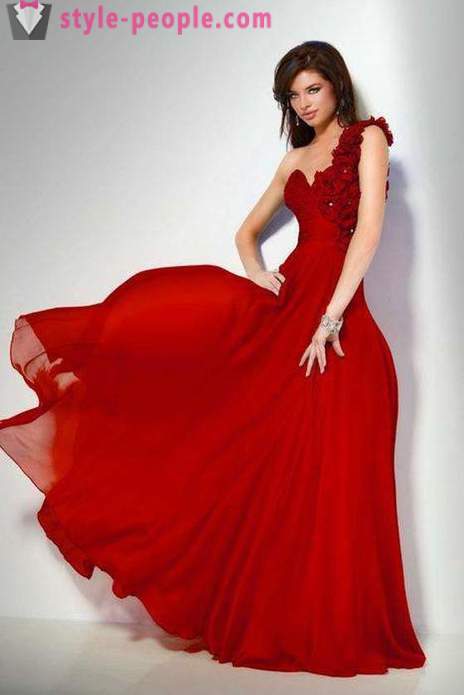 Модерни червена рокля на пода