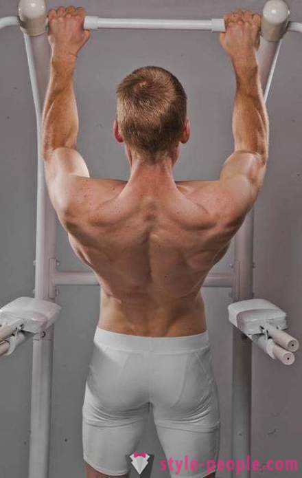 Кои мускули работят при дърпане на бара?